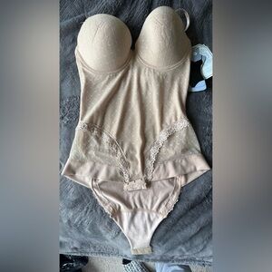 Elegant Beige Lace Bodysuit Shaper
